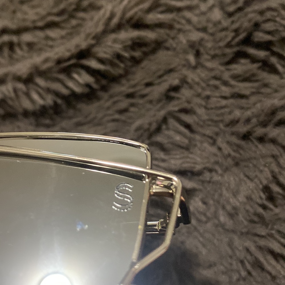 🌵Adorable Brand New mirrored sunglasses! - Picture 2 of 5